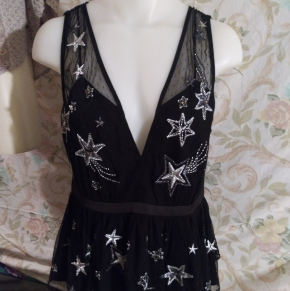 EXPRESS Embroidered Star Mesh Top - Picture 3 of 8